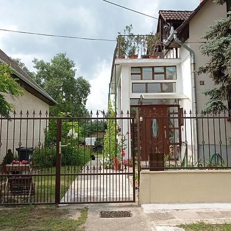 Toserdo Lakitelek Exterior photo