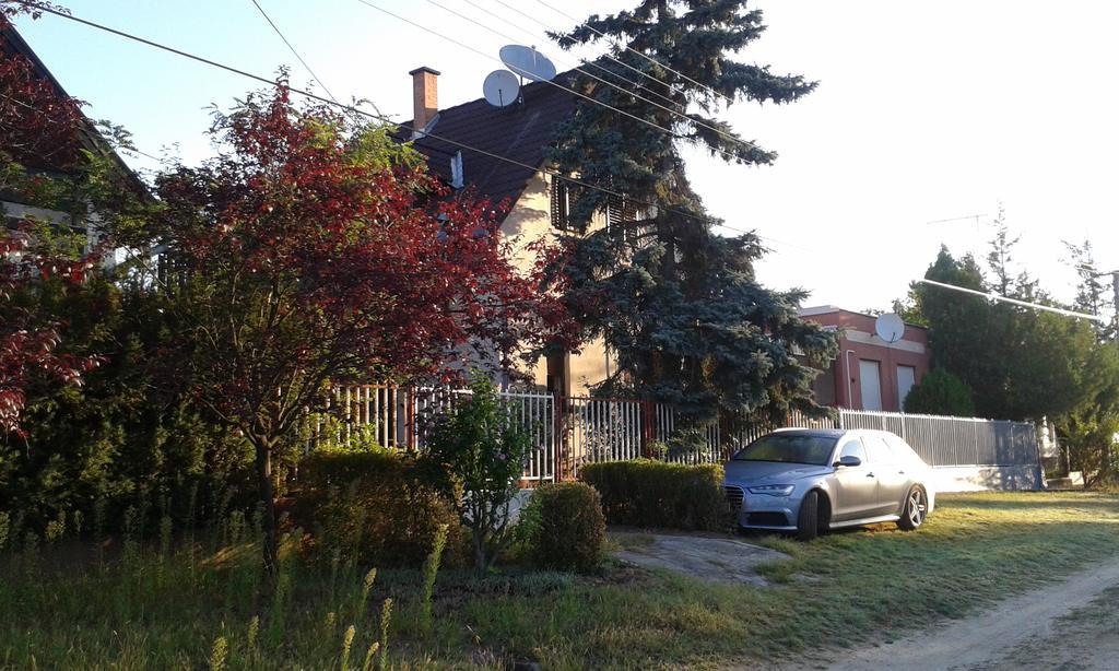 Toserdo Lakitelek Exterior photo
